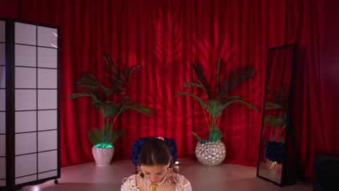 Snapshot of kittycaitlin chatting on 10.14.25 Katya online show from 10.14.25