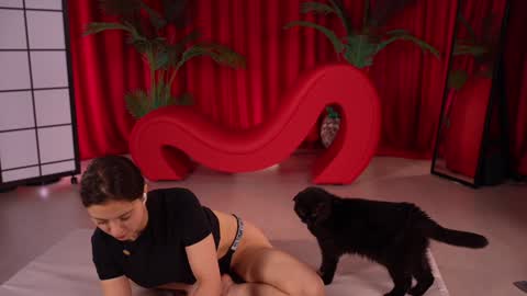 Snapshot of kittycaitlin chatting on 10.23.25 Katya online show from 10.23.25