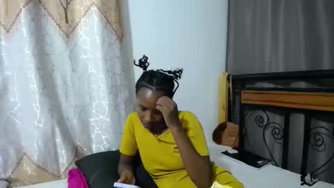 Snapshot of kittyfay_ chatting on 04.19.26 Fay online show from 04.19.26