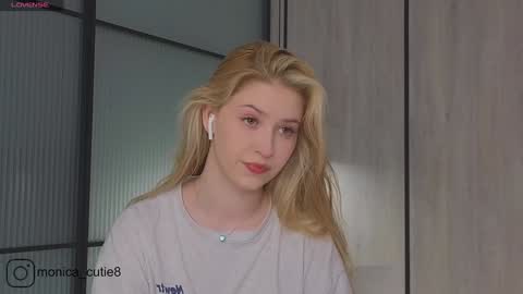 Monika online show from 03.09.25