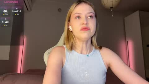 Snapshot of kittyloffe chatting on 04.27.26 Monika online show from 04.27.26