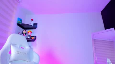 Snapshot of kittyrush_ chatting on 11.21.25 kitty online show from 11.21.25