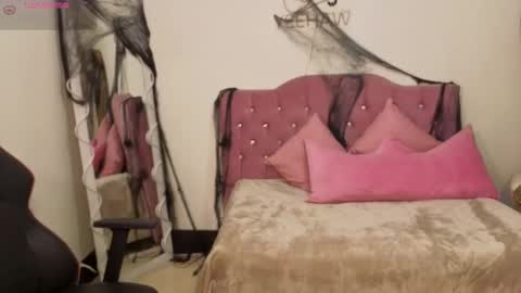 Snapshot of kittystar_tay chatting on 10.25.25 Kitty online show from 10.25.25