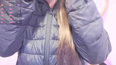 Snapshot of kittystar_tay chatting on 11.12.25 Kitty online show from 11.12.25