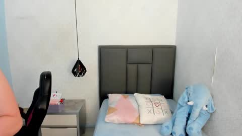  K I T T  Y  online show from 02.12.25