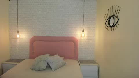  K I T T  Y  online show from 04.10.26