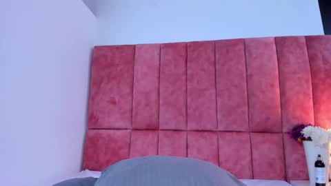 K I T T Y Y  online show from 12.19.25