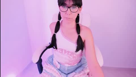 Snapshot of kiwi____ chatting on 01.18.26 Little piece of fruit online show from 01.18.26