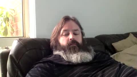 Snapshot of kiwiabroad2620 chatting on 02.14.25 Kiwiabroad online show from 02.14.25