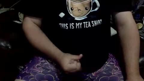 Snapshot of kiwiabroad2620 chatting on 11.18.25 Kiwiabroad online show from 11.18.25