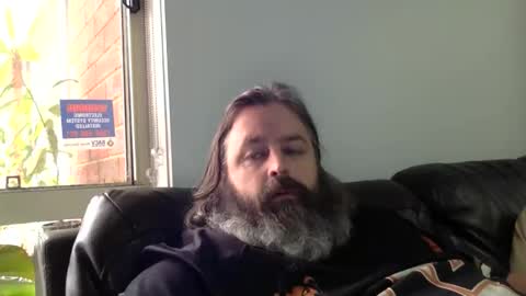 Snapshot of kiwiabroad2620 chatting on 11.19.25 Kiwiabroad online show from 11.19.25