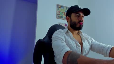 Snapshot of klinsmannwalton chatting on 11.26.25 klinsmannwalton online show from 11.26.25