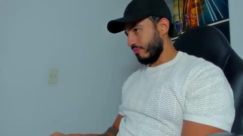 Snapshot of klinsmannwalton chatting on 01.05.26 klinsmannwalton online show from 01.05.26