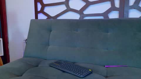 kloe_bella online show from 12.04.25