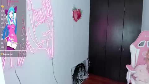 Snapshot of kloeking_ chatting on 09.11.25 kloe online show from 09.11.25