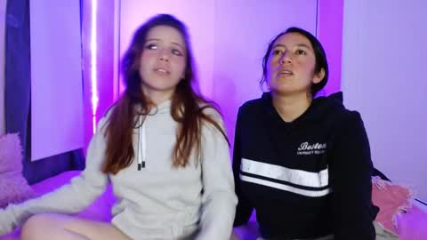 Snapshot of klohe_and_samantha chatting on 12.22.25 klohe and samantha online show from 12.22.25