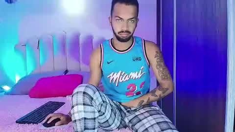 kmichelle1 online show from 11.16.25