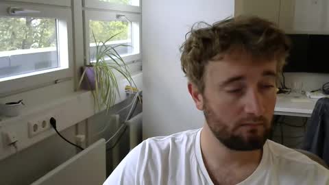 Snapshot of knisley chatting on 10.16.25 Knisley online show from 10.16.25