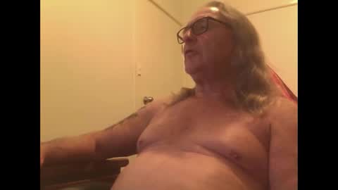 Snapshot of knobout chatting on 04.14.26 knobout online show from 04.14.26