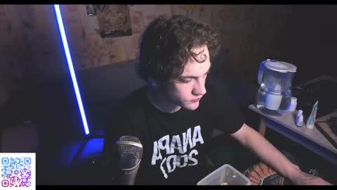 Snapshot of kolyakayne chatting on 04.28.26 Kolya Kayne online show from 04.28.26