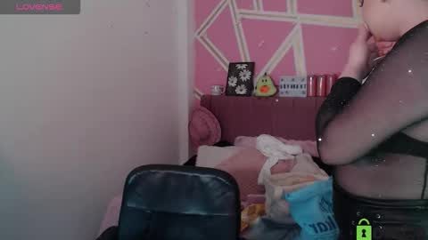 Snapshot of koning_moretti chatting on 02.15.26 camila online show from 02.15.26