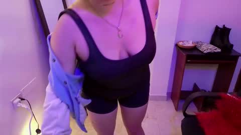 Snapshot of koning_moretti chatting on 02.25.26 camila online show from 02.25.26