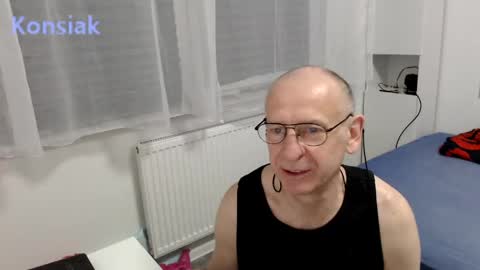 Snapshot of konsiak chatting on 04.29.26 Komsiak online show from 04.29.26