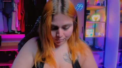 Snapshot of kpayton99 chatting on 05.08.26 Khloe online show from 05.08.26