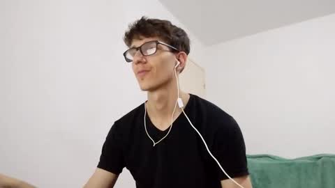 Snapshot of kpo10 chatting on 03.08.25 Facu online show from 03.08.25