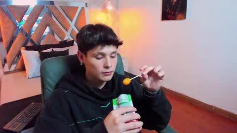 Snapshot of kraven_lust chatting on 09.11.25 Kraven online show from 09.11.25