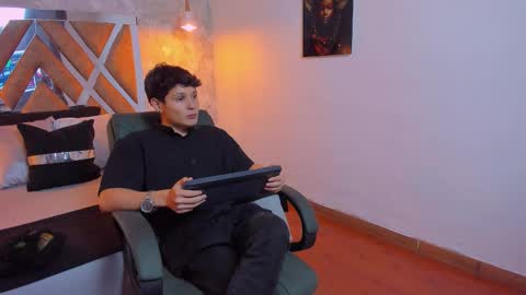 Snapshot of kraven_lust chatting on 09.28.25 Kraven online show from 09.28.25