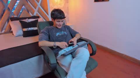 Snapshot of kraven_lust chatting on 09.30.25 Kraven online show from 09.30.25