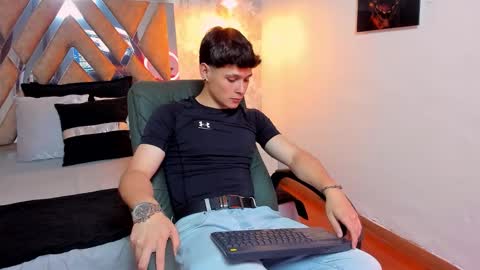 Snapshot of kraven_lust chatting on 10.30.25 Kraven online show from 10.30.25