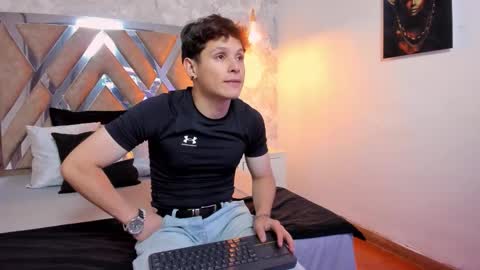 Snapshot of kraven_lust chatting on 11.19.25 Kraven online show from 11.19.25