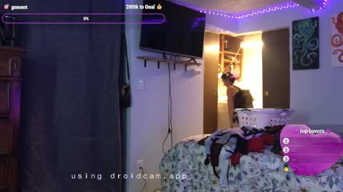 Snapshot of kreamyk420 chatting on 11.19.25 kreamyk420 online show from 11.19.25