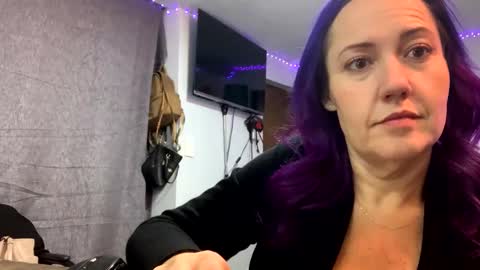 Snapshot of kreamyk420 chatting on 12.17.25 kreamyk420 online show from 12.17.25