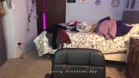 Snapshot of kreamyk420 chatting on 12.18.25 kreamyk420 online show from 12.18.25