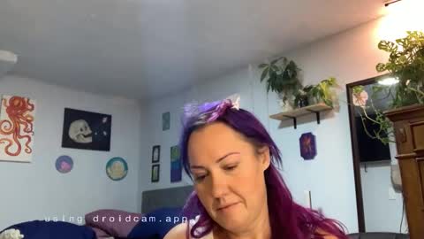 Snapshot of kreamyk420 chatting on 12.19.25 kreamyk420 online show from 12.19.25