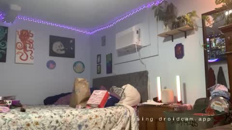 Snapshot of kreamyk420 chatting on 12.23.25 kreamyk420 online show from 12.23.25