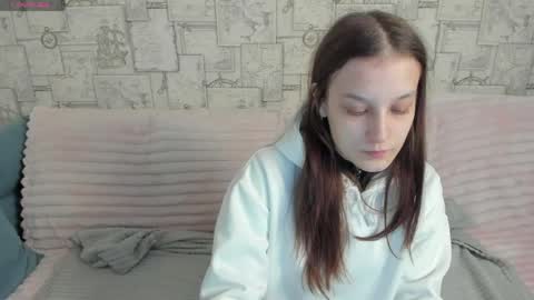 Snapshot of kris_doeil chatting on 05.17.26 kris_doeil online show from 05.17.26