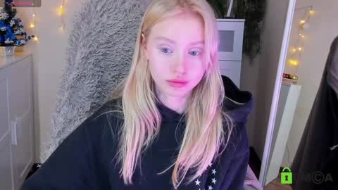 Snapshot of kris_grant chatting on 12.28.24 kris_grant online show from 12.28.24