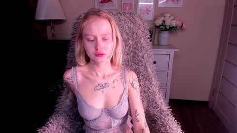 Snapshot of kris_grant chatting on 02.08.25 kris_grant online show from 02.08.25