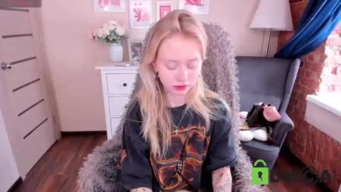 Snapshot of kris_grant chatting on 02.20.25 kris_grant online show from 02.20.25