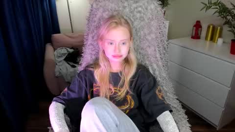 Snapshot of kris_grant chatting on 02.22.25 kris_grant online show from 02.22.25