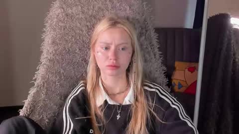 Snapshot of kris_grant chatting on 09.17.25 kris_grant online show from 09.17.25