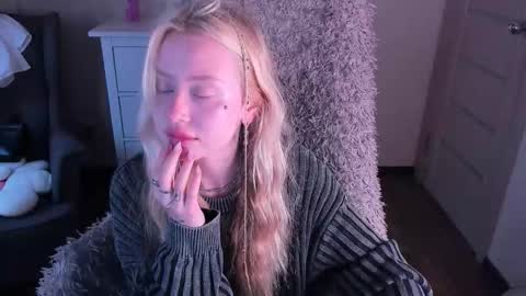 Snapshot of kris_grant chatting on 09.21.25 kris_grant online show from 09.21.25