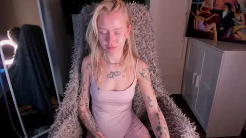 Snapshot of kris_grant chatting on 10.03.25 kris_grant online show from 10.03.25