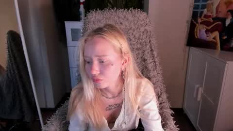 Snapshot of kris_grant chatting on 10.04.25 kris_grant online show from 10.04.25