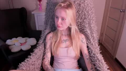 Snapshot of kris_grant chatting on 10.10.25 kris_grant online show from 10.10.25