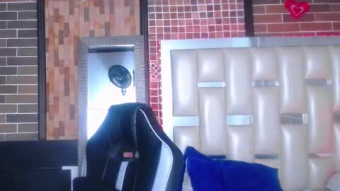 Snapshot of kriss_sweetboobs chatting on 02.23.25 kriss_sweetboobs online show from 02.23.25